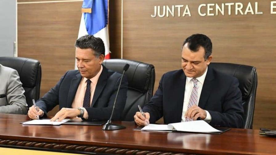 JCE y Capel firman convenio para auditoría técnica al software que usarán en elecciones 2024