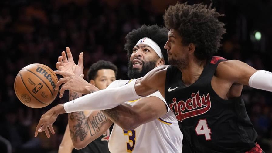 Davis y Hachimura lideran a Lakers ante Trail Blazers, una lesión deja sentado a LeBron