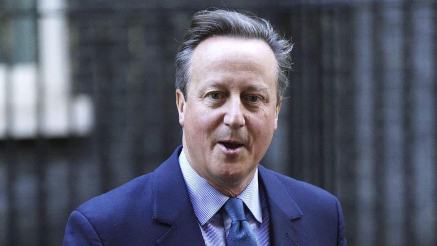 David Cameron hace un inesperado regreso al gobierno británico como secretario de exteriores