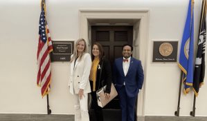 Médico dominicano se reúne con congresistas de EEUU para concienciar sobre la endometriosis