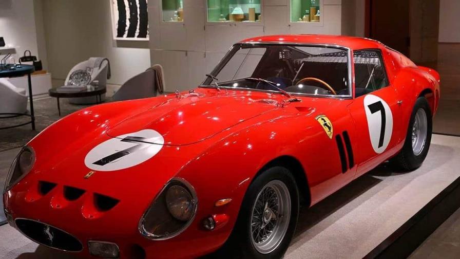 Un Ferrari de 51.7 millones de dólares supera a Monet en una subasta en Nueva York