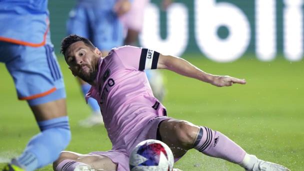 Lionel Messi y Luis Suárez reanudarán su rivalidad en la cancha en la eliminatoria mundialista