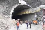 Tercer día de labores de rescate para salvar a 40 obreros atrapados en un túnel en India Tercer día de labores de rescate para salvar a 40 obreros atrapados en un túnel en India
