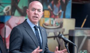 Legisladores bloquean intento de destitución a Mayorkas por negligencia en la frontera