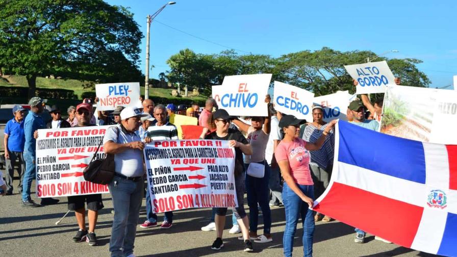 Exigen a MOPC construcción de caminos vecinales en Santiago