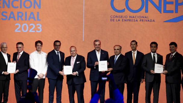 Abinader y candidatos opositores participan en Convención Empresarial