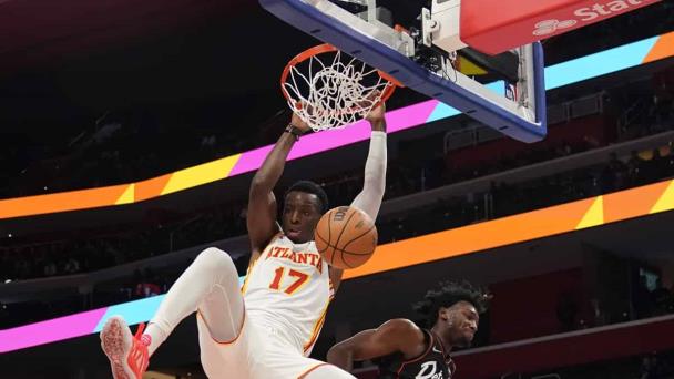 Murray suma 32 puntos; Hawks condenan a Pistons a 9no revés seguido