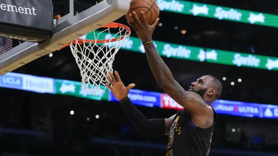 Russell encabeza a los Lakers en triunfo de 134-107 sobre Grizzlies