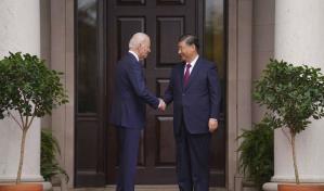 Biden y Xi inician su reunión en EE.UU. sonrientes y con un apretón de manos