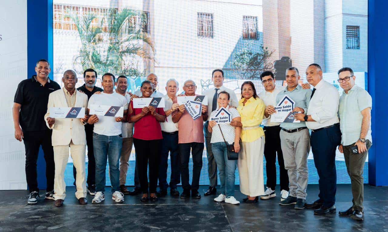 Acto de entrega de bonos y títulos de propiedad. 