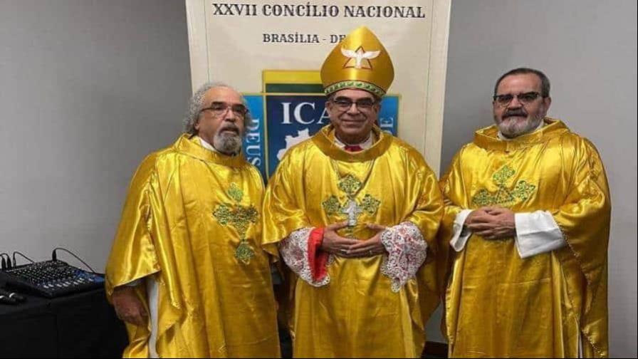 El padre Rogelio Cruz abandona la Iglesia Católica Romana y se va a otra denominación cristiana