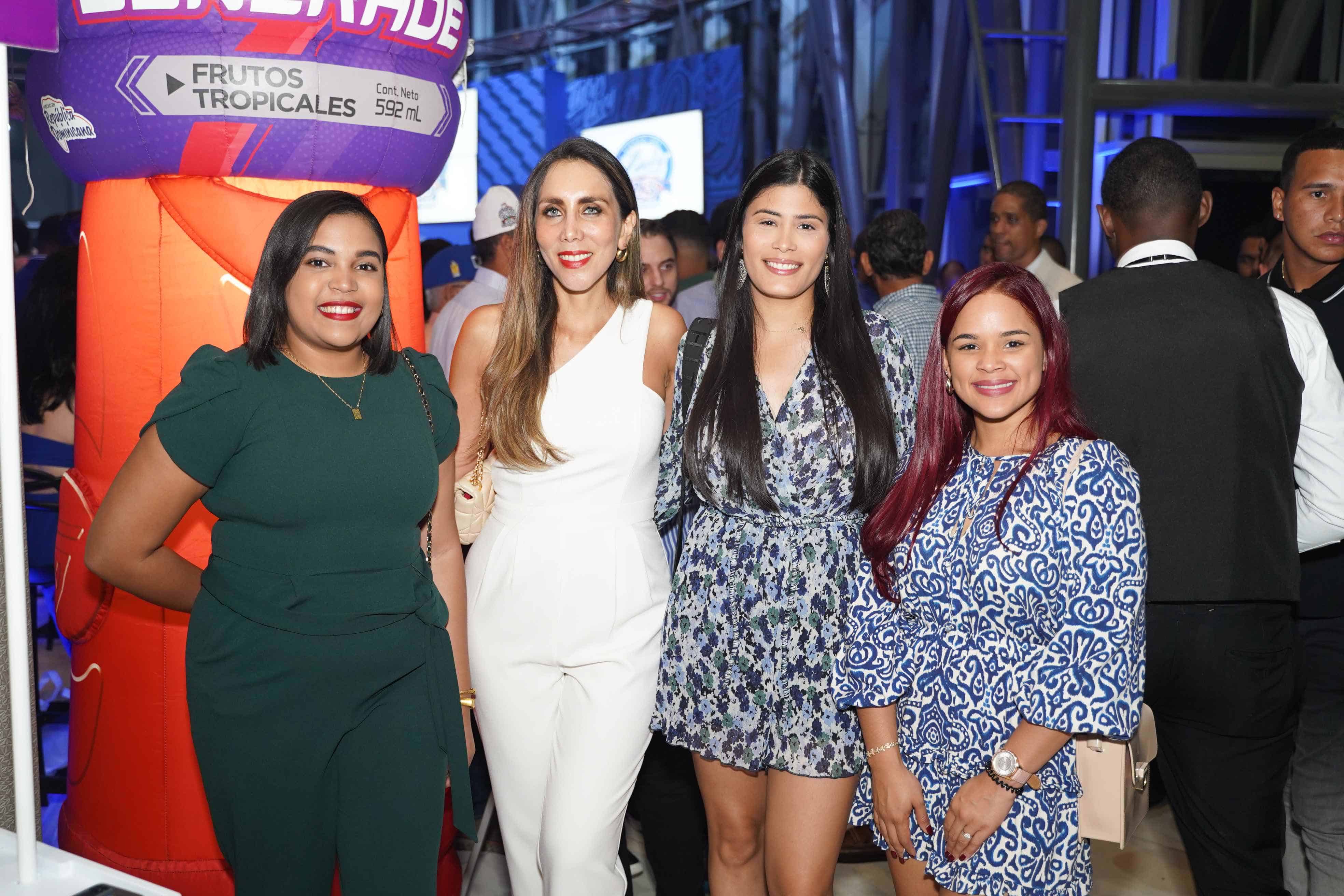 Gelen Alcequies, Lorena Gutiérrez, Laura García y Aimee Rodríguez.
