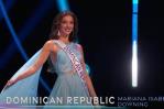 De azul, Mariana Downing desfila en traje de gala en la preliminar del Miss Universo