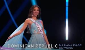De azul, Mariana Downing desfila en traje de gala en la preliminar del Miss Universo