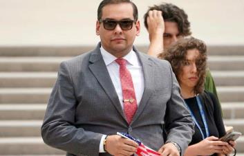 Exasistente de campaña de republicano George Santos se declara culpable de fraude