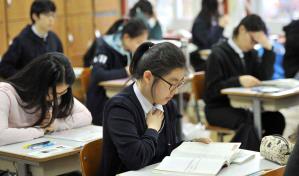 Corea del Sur celebra selectividad sin protocolos anticovid por primera vez en tres a&ntilde;os