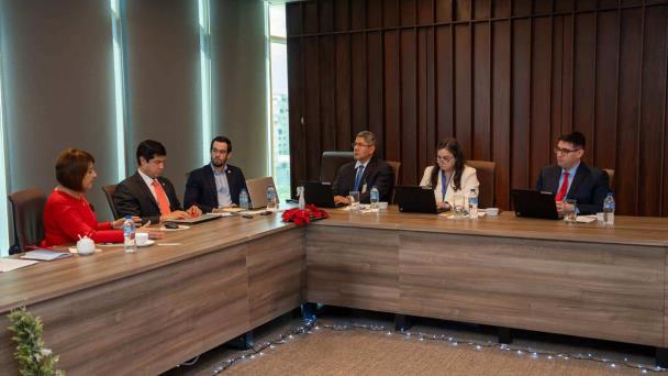 Ejecutivos de la banca múltiple informaron sobre el desempeño financiero a misión del FMI