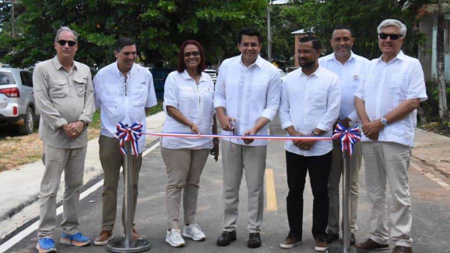 El ministro de Turismo entregó obras de infraestructuras viales en Las Terrenas, Samaná