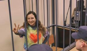 Artista rusa condenada a 7 años de cárcel por acción antiguerra