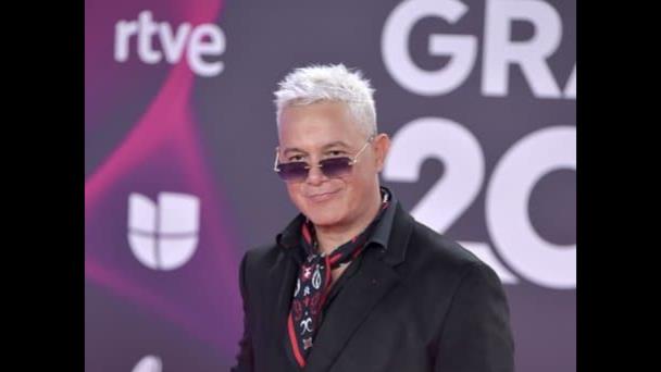 Alejandro Sanz canta Corazón partío en los Grammy Latino y resalta su orgullo español