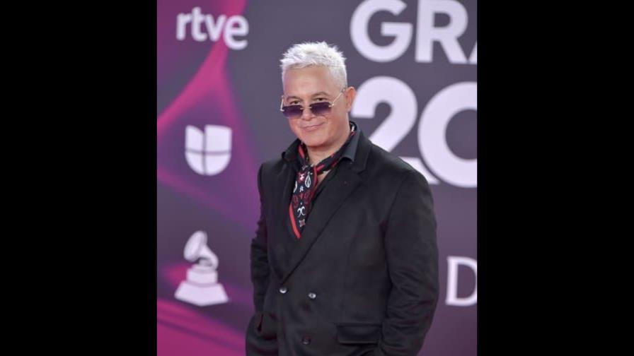 Alejandro Sanz canta Corazón partío en los Grammy Latino y resalta su orgullo español