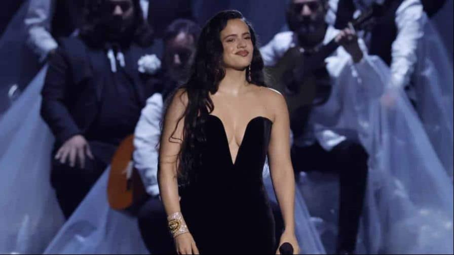 Rosalía brilla en la inauguración de los Grammy Latino en España con homenaje a Rocío Jurado