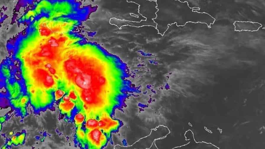 Disturbio en mar Caribe podría convertirse en ciclón tropical; fuertes aguaceros sábado y domingo