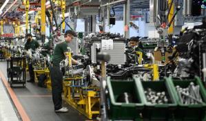 Producción industrial bajó 0.6 % en octubre en EE.UU. por la huelga del sector automotriz