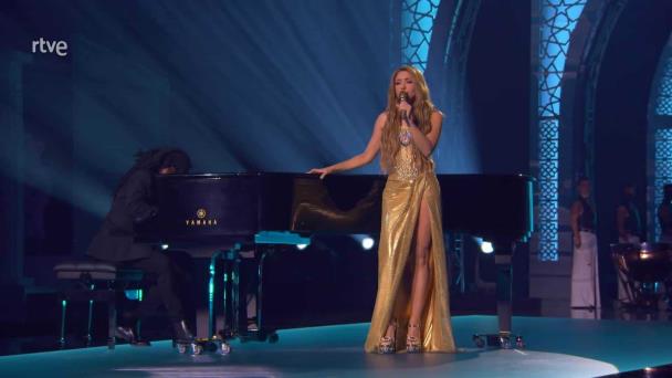 Shakira dedica su Latin Grammy al público español por su apoyo en los tiempos difíciles