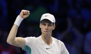 Sinner vence a Rune y sigue asombrando en Finales de la ATP; Djokovic avanza también