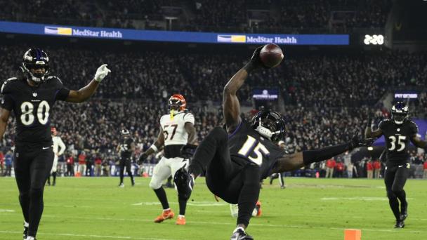 Ravens derrotan a Bengals, que pierden a Burrow por lesión