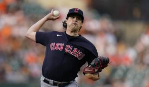 Guardianes mandan a Cal Quantrill a los Rockies por jugador de ligas menores