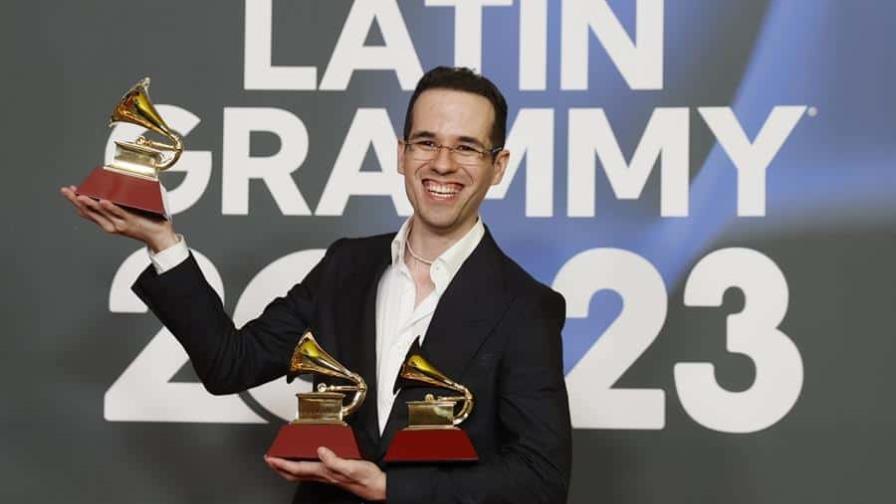 Edgar Barrera se llevó a casa tres tres Latin Grammy