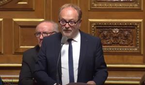 Detienen senador francés sospechoso de drogar a diputada para agredirla sexualmente