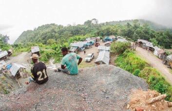 Contaminación y colonias de haitianos en mina de larimar de Barahona