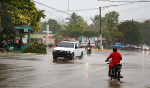 Disturbio ya no se convertirá en ciclón tropical pero aguaceros continuarán este fin de semana