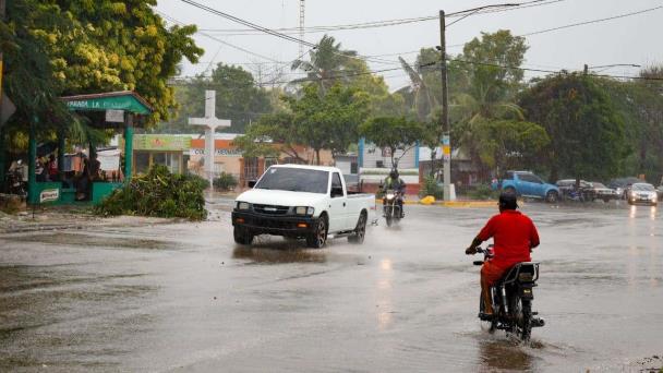 Disturbio ya no se convertirá en ciclón tropical pero aguaceros continuarán este fin de semana
