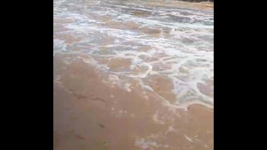 Yamasá incomunicada: lluvias arrasan desvío sobre río La Leonora