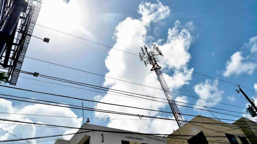 Disturbio tropical deja a miles de hogares sin electricidad