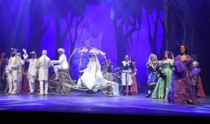 Posponen la función de hoy del musical La Cenicienta en el Teatro Nacional