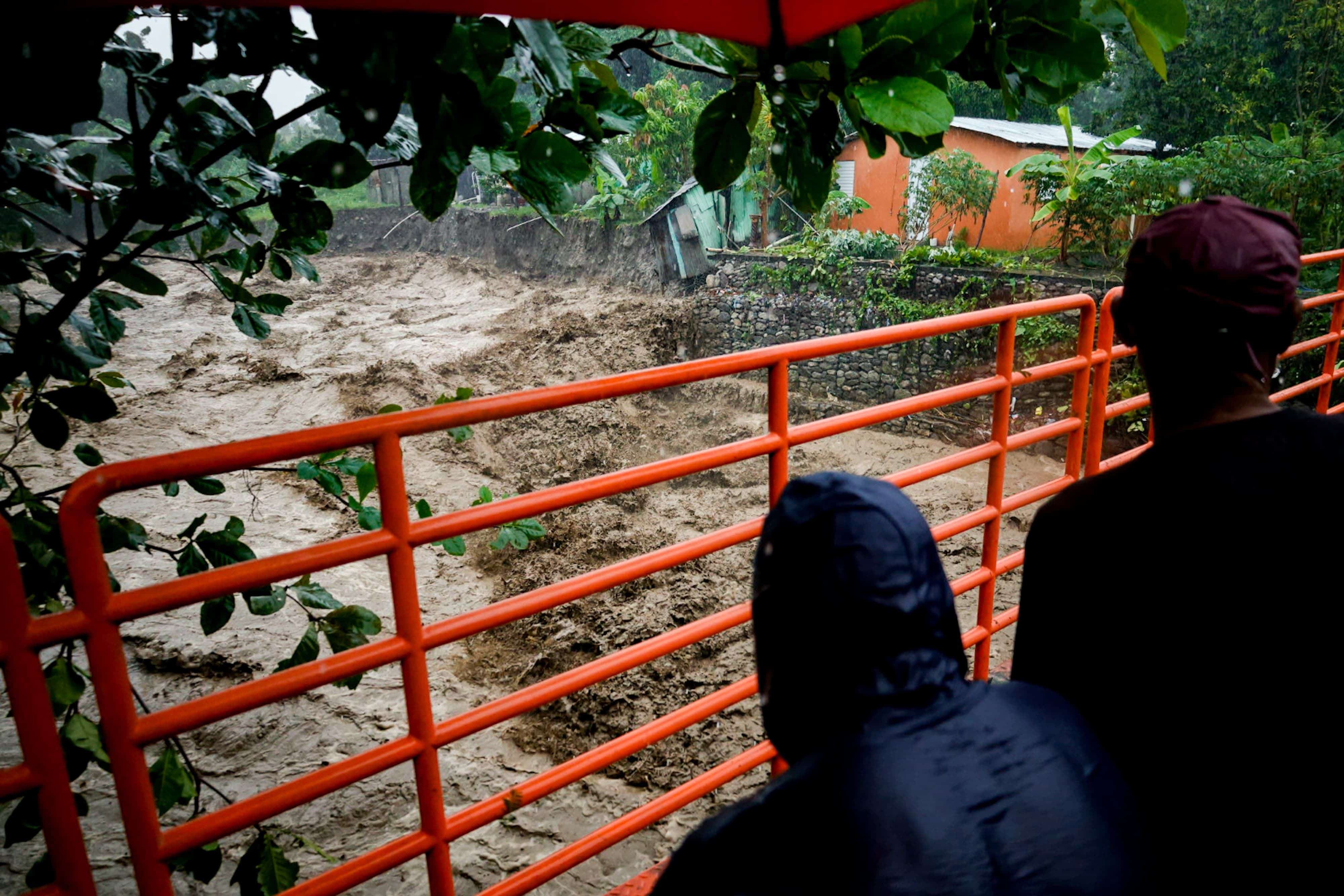 En fotos: Lluvias causan inundaciones en San José de Ocoa