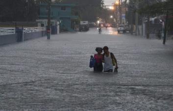 Santo Domingo colapsa por fuertes lluvias; se reportan daños en todo el país