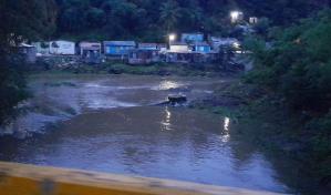 Una persona pierde la vida en Higüey al auto ser arrastrado por crecida de río