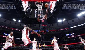 DeRozan aporta 23 puntos; Bulls remontan y cortan racha de 7 triunfos de Heat