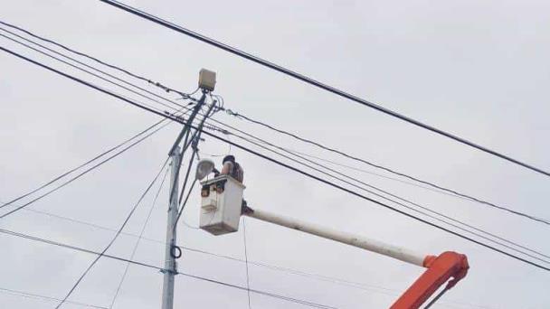 Edeeste trabaja en restablecimiento servicio a clientes afectados por lluvias