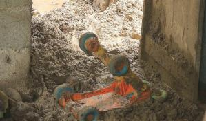 Manoguayabo llora a sus muertos mientras intenta sacarse el lodo de encima