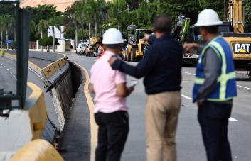 Autoridades custodian la zona de derrumbe en la 27 de Febrero 