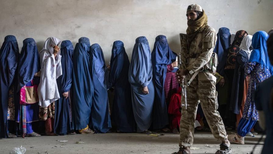 Afganistán: Acoso en línea a mujeres activas en la política se triplicó con el Talibán