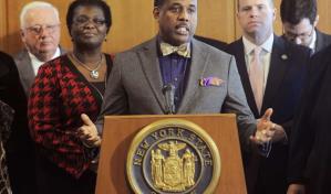 Una mujer acusa de violación a un senador estatal demócrata de NY