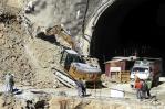 Lanzan planes alternativos para rescatar a 40 obreros atrapados en un túnel en la India Lanzan planes alternativos para rescatar a 40 obreros atrapados en un túnel en la India